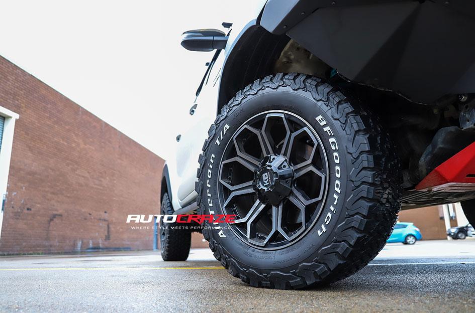 TOYOTA HILUX N80 4WD REPLAY GLOSS BLACK MACHINED DARK TINT